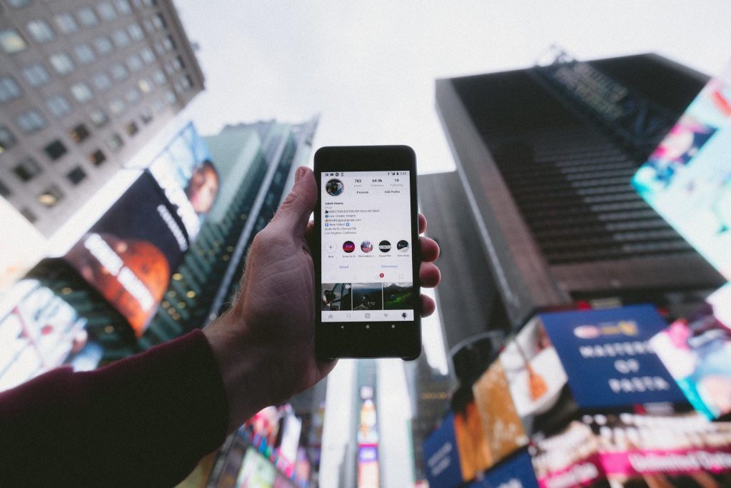 social media hurts your ‘real’ social life