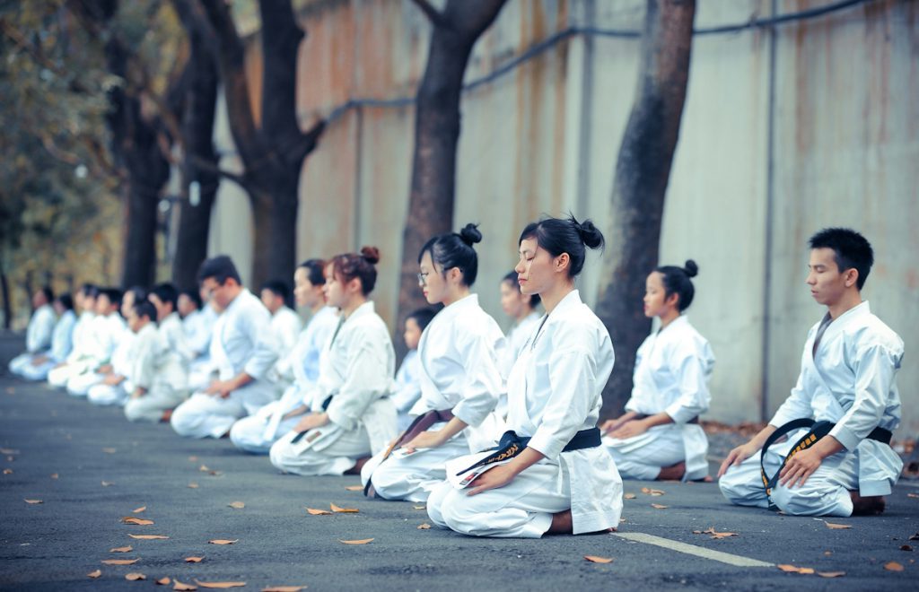 karate-students-meditating-outdoors