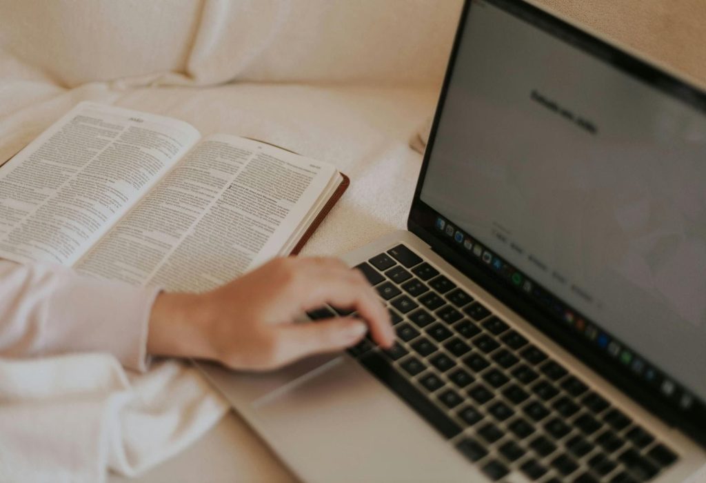 Distraction-Free Computer for Studying